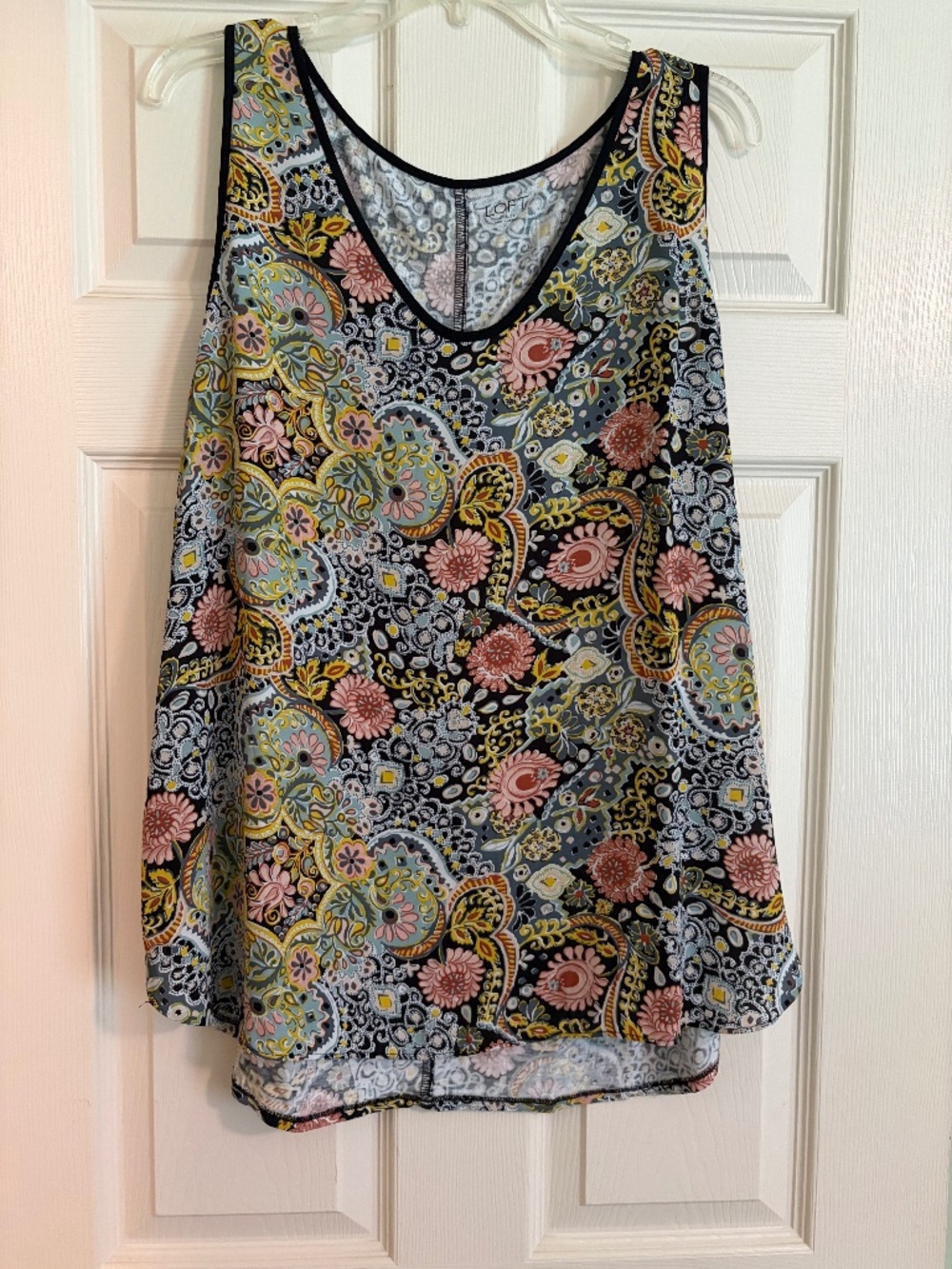 Sleeveless LOFT shirt